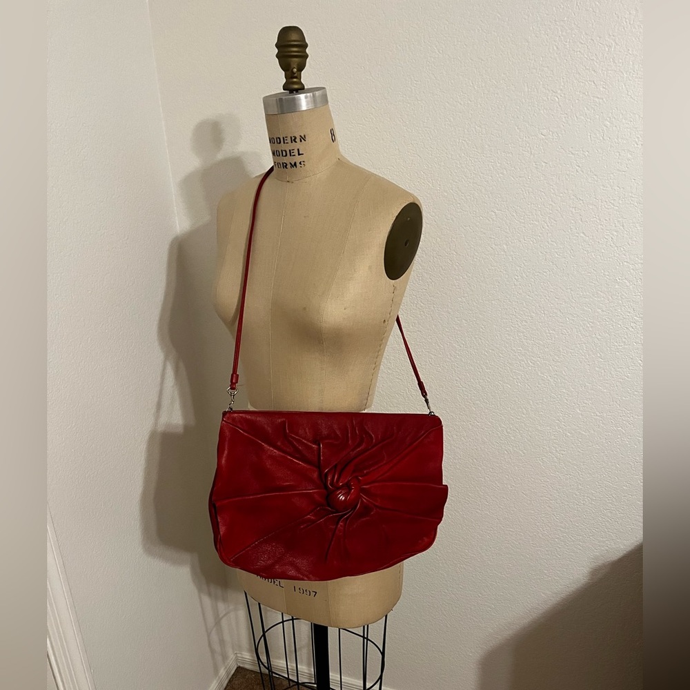 Beautiful red leather bag, twisted knot in the middle to give it character.